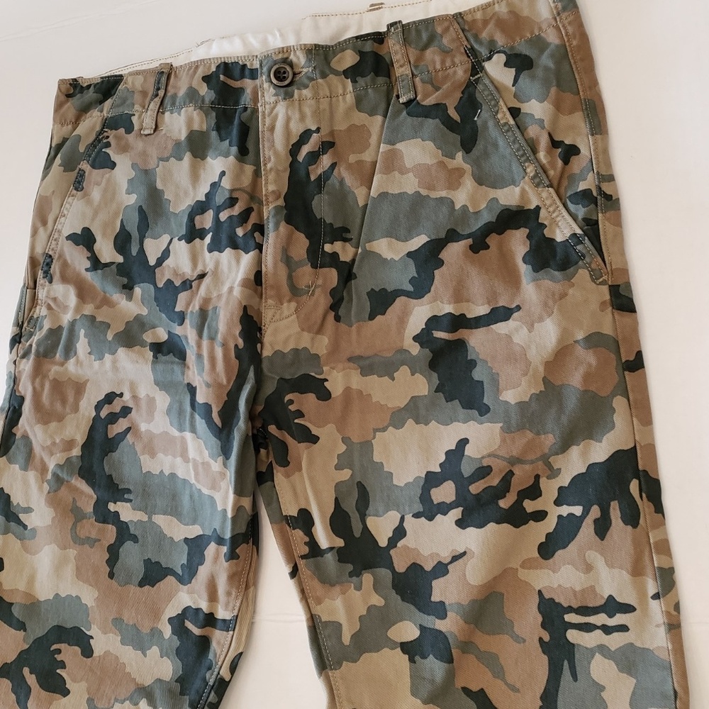 Levi’s 32x32 Green Camouflage Chinos